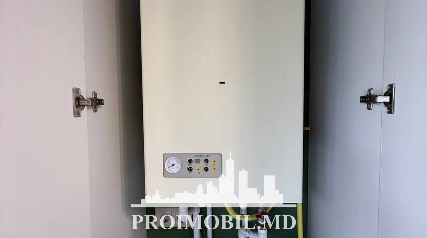 https://images.proimobil.md/ANCcMMJt4wR5qtqyGrMV7p-cy50f7qQuxiY47-_qmmk/watermark:0.75:so:0:30:0.39/resize:fill:1460:816:1/gravity:ce/bG9jYWw6Ly8vZXN0YXRlL2xyLzhlMTA3OGZhLWNmOGMtNDRiNi04OGY0LWFjMzg2MTZkNTQwOC5qcGVn