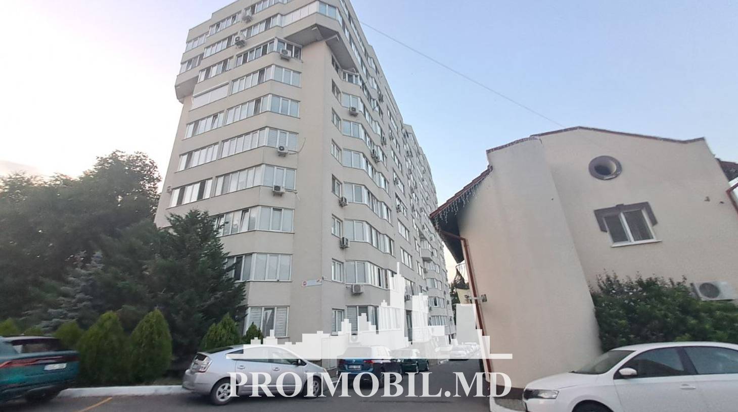 https://images.proimobil.md/AOR63_vL0Mn6TobpMgVq6iaUZZGLoQEWN7mIcAFLOyA/watermark:0.75:so:0:30:0.39/resize:fill:1460:816:1/gravity:ce/bG9jYWw6Ly8vZXN0YXRlL2xyL2M2ZGQ4ZWNhLWYzMjMtNGQ5Yy1hZTEwLThlZWRiNjc2MmRlNi5qcGVn