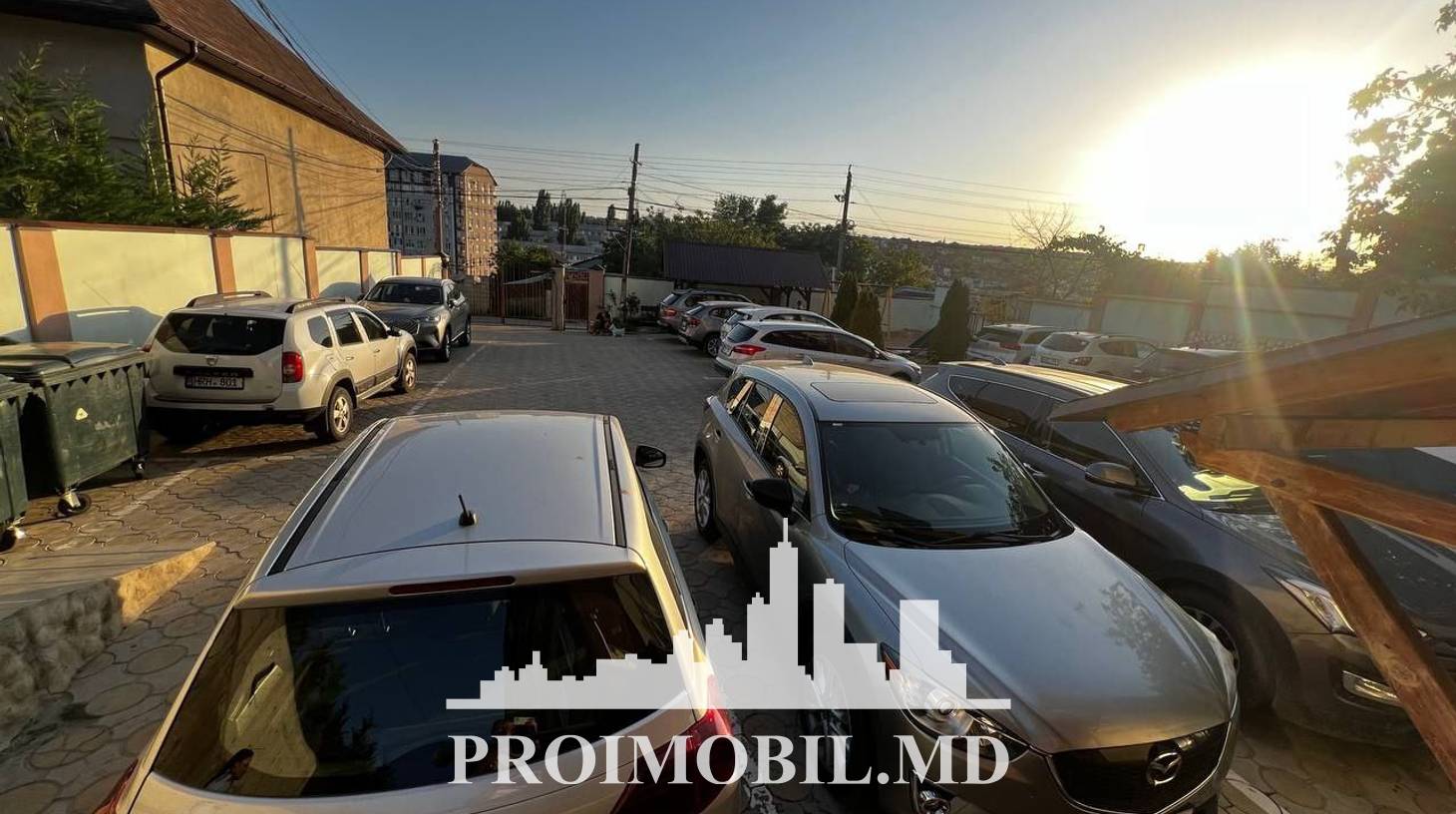 https://images.proimobil.md/AOrEzcUUI7pBDzqZ4le4eJ7sBVHvWyZfW8wLRMRH1h4/watermark:0.75:so:0:30:0.39/resize:fill:1460:816:1/gravity:ce/bG9jYWw6Ly8vZXN0YXRlL2xyL2NjNjEzMGE3LWI4ZjItNGZlNy04OGIwLWEzN2QyNjUyZDBhMi5qcGVn