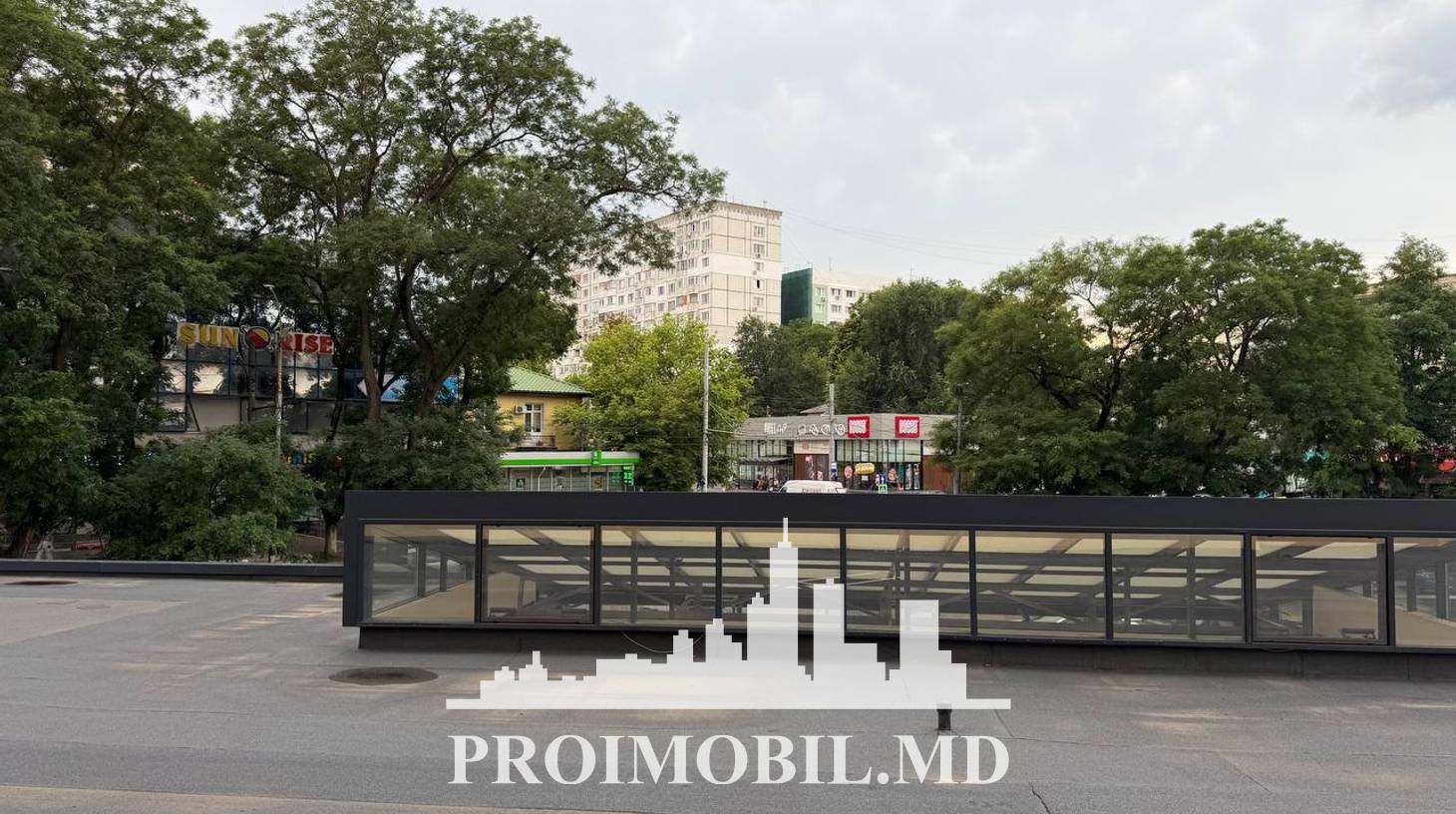 https://images.proimobil.md/AQHb_pXqsRWtUsofGpPHYAKeDV4g7gWMSoweMrYpVNs/watermark:0.75:so:0:30:0.39/resize:fill:1460:816:1/gravity:ce/bG9jYWw6Ly8vZXN0YXRlL2xyLzBiODU2ZWE3LTZjZTktNGE3Ni05ZTIxLTIzNDY0YTIwYjBiNS5qcGVn