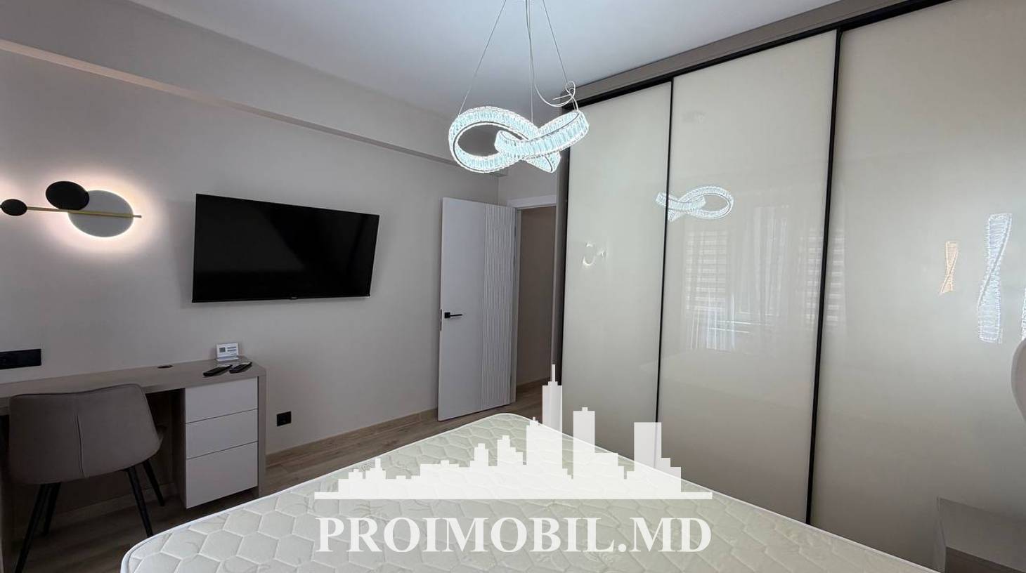https://images.proimobil.md/ASqDqPA_PmYzvqFdgCV0yvhV8VQfCY78cnfMF-s2J18/watermark:0.75:so:0:30:0.39/resize:fill:1460:816:1/gravity:ce/bG9jYWw6Ly8vZXN0YXRlL2xyLzkyNDJkZjg5LTRhOTItNDVlMS1hZGMzLWY3YWI1MzJhZTE0NC5qcGVn