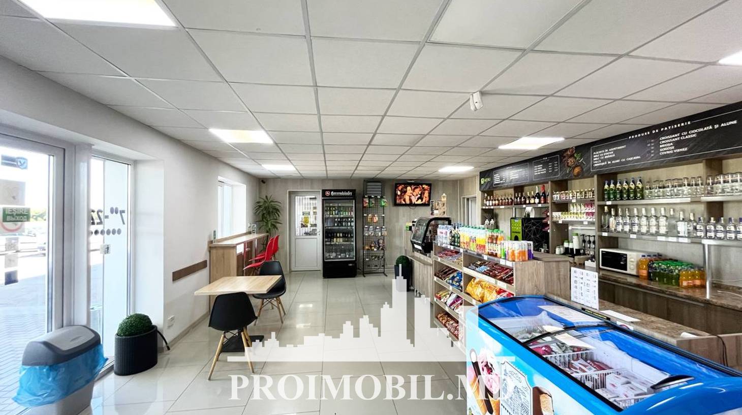 https://images.proimobil.md/AT6W0uyuHW4XtUKhRJO3P5ETRI5ofNyrRhCdVibBs28/watermark:0.75:so:0:30:0.39/resize:fill:1460:816:1/gravity:ce/bG9jYWw6Ly8vZXN0YXRlL2xyL2JmNzA1N2NiLTU1NTYtNDFkNS1hYmYxLWMyZmYzZWUxMjAzYi5qcGVn