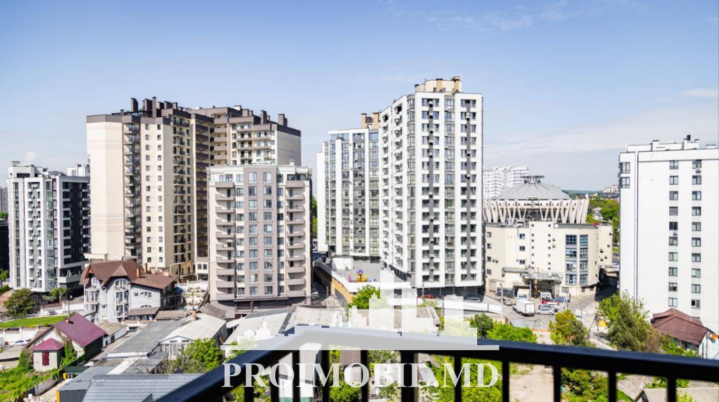 https://images.proimobil.md/AUgfdRdTDqBzSU_EsYImrUOp_zCRw8CA4VnZ8sGT64c/watermark:0.75:so:0:30:0.39/resize:fill:1460:816:1/gravity:ce/bG9jYWw6Ly8vZXN0YXRlL2xyL2YyMDczMjYzLTk0MGYtNDc4OS04MGZlLTNkMDhlZTk5OTZkZS5qcGVn