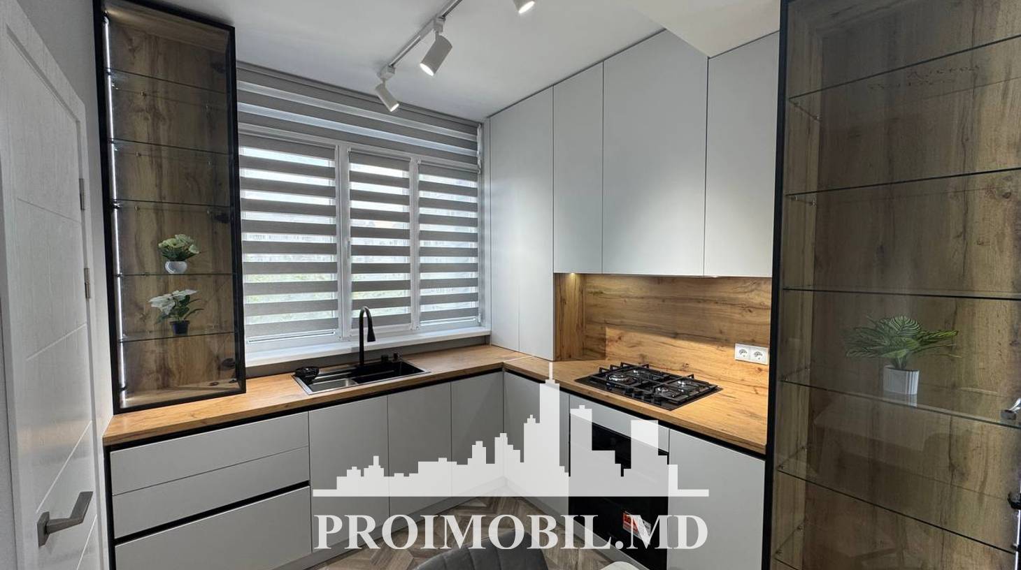 https://images.proimobil.md/AZYGeJSZT1XN_sxuugzwd2qW_I01MfEvAUYpXwuQovI/watermark:0.75:so:0:30:0.39/resize:fill:1460:816:1/gravity:ce/bG9jYWw6Ly8vZXN0YXRlL2xyL2ZjYjRlMzdjLTJlZDQtNGI3Yy04OGFlLTIyY2RkYTA4YjZhOC5qcGVn