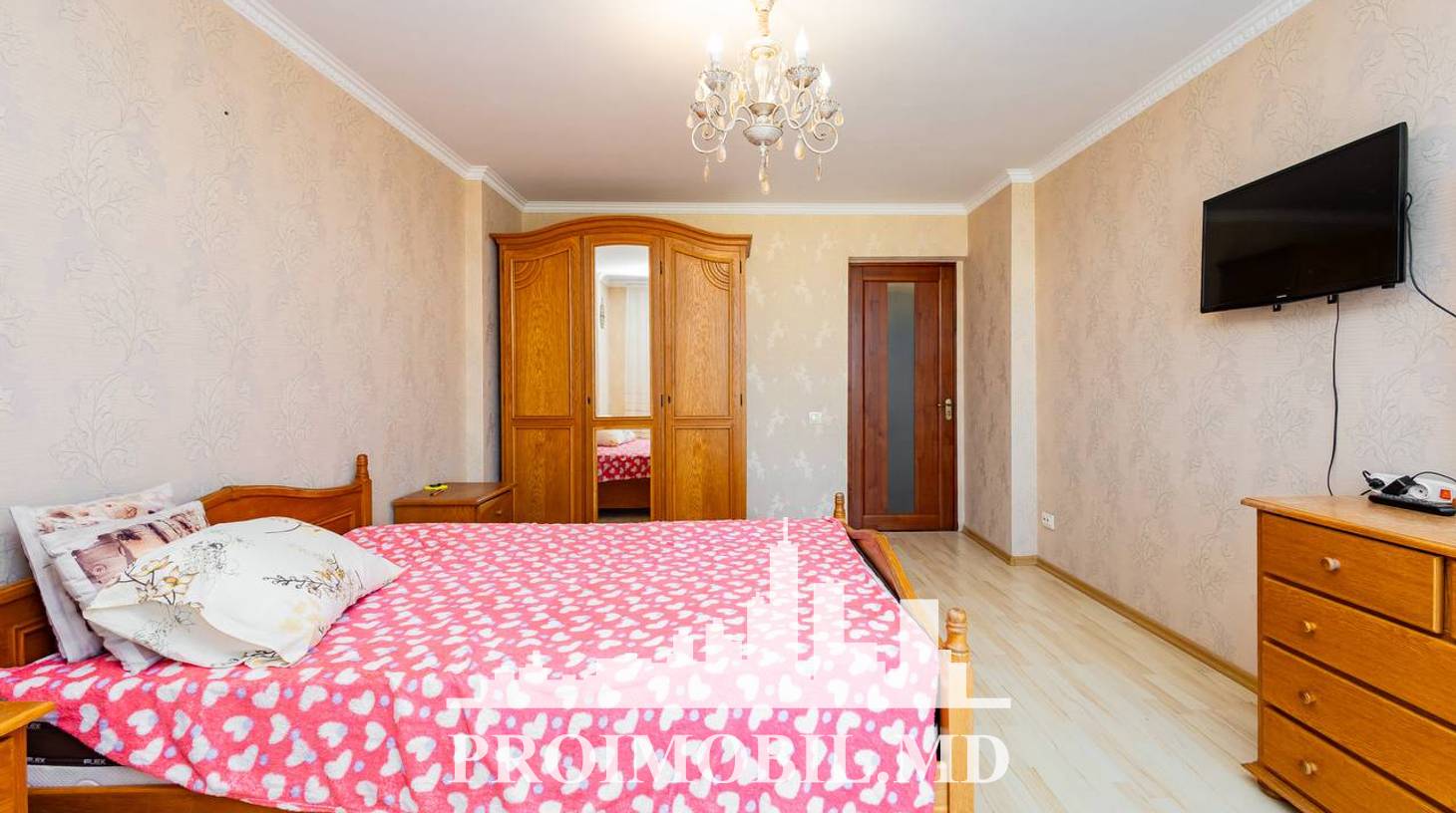 https://images.proimobil.md/Aa2KS8IpQ-HhRNLDb4aLHE56u6863rFvmkmMebUFig4/watermark:0.75:so:0:30:0.39/resize:fill:1460:816:1/gravity:ce/bG9jYWw6Ly8vZXN0YXRlL2xyLzdkYWJkZmJlLTRjZTMtNDcxZi1hOGZiLTg2YTdjYjhjNzM0NC5qcGVn