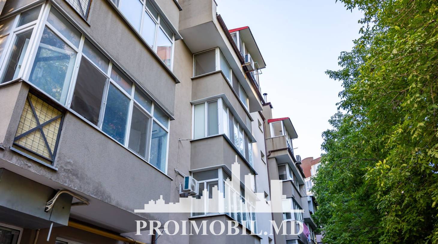 https://images.proimobil.md/AajNw_25iF1fGCvB31vOakFUo1StvaSfqgxNxjQgvyA/watermark:0.75:so:0:30:0.39/resize:fill:1460:816:1/gravity:ce/bG9jYWw6Ly8vZXN0YXRlL2xyL2RiYzgwMzBiLWJiOTQtNGFjNy1hNmRkLTE3YjQ3YTAyMGM1Mi5qcGVn