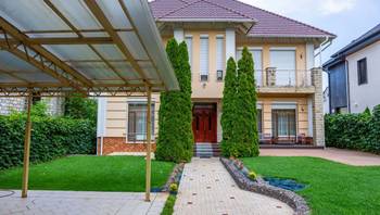https://images.proimobil.md/AeoprxQ6qEV3SxCiiYpG_d7kgDgYKiyis-GxziprsXo/resize:fill:350:198:1/gravity:ce/bG9jYWw6Ly8vZXN0YXRlL2xyL2FlNmZmMzk2LTg1NzctNDhjYy1iNTI2LTU4YThlZDk1MzcyYS5qcGVn