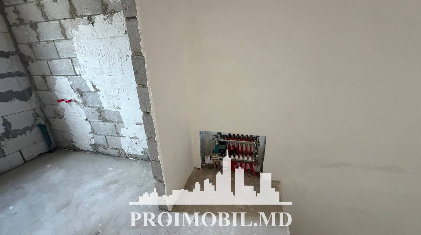 https://images.proimobil.md/AfCfAQBSUHIUx0AElFaZ0_ffv3IEyilDNSoF4EzaQZQ/watermark:0.75:so:0:30:0.39/resize:fill:1460:816:1/gravity:ce/bG9jYWw6Ly8vZXN0YXRlL2xyL2QyZDUxYWJjLWI2N2EtNDdiNy1iNmVkLTlhNDExN2M5MDU5MS5qcGVn