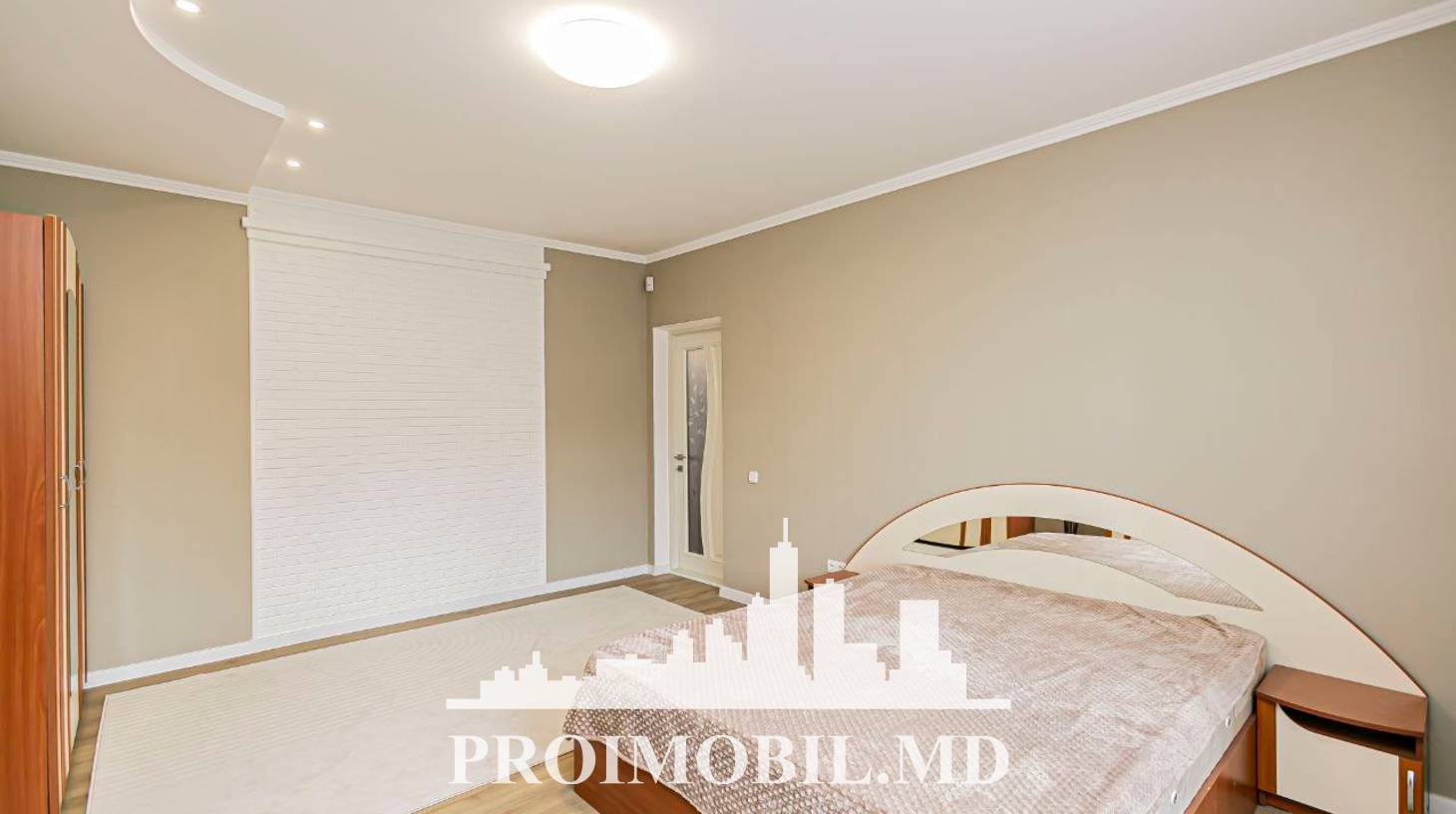 https://images.proimobil.md/AfnQ4OMOsmZMigPJM5f93-_VgWTDOOQzXEZ71kDEqjI/watermark:0.75:so:0:30:0.39/resize:fill:1460:816:1/gravity:ce/bG9jYWw6Ly8vZXN0YXRlL2xyLzY0NWEwNzRkLWYxOTctNDUyZC1hZmE5LWZkMTA2MGRmZmU0OC5qcGVn