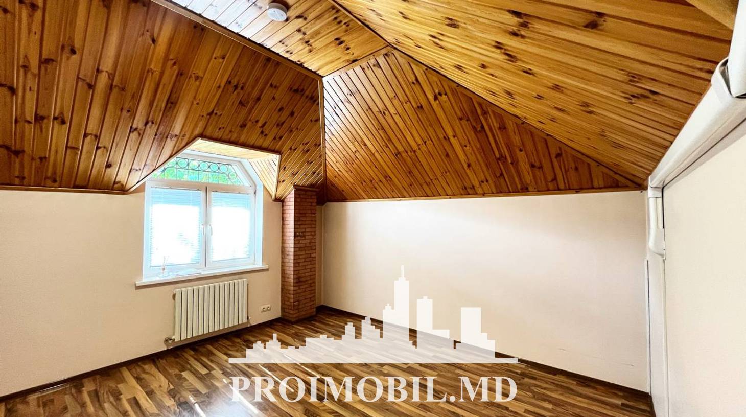 https://images.proimobil.md/AkjIUAIPiOASrp4Zk0w3dsVh2qeHv-8NtSvA5UdGzBk/watermark:0.75:so:0:30:0.39/resize:fill:1460:816:1/gravity:ce/bG9jYWw6Ly8vZXN0YXRlL2xyL2E1ZDliNGVjLTVmNzEtNDA5ZC04NjEwLTkwYzQ0ZjUxNzUyMS5qcGVn