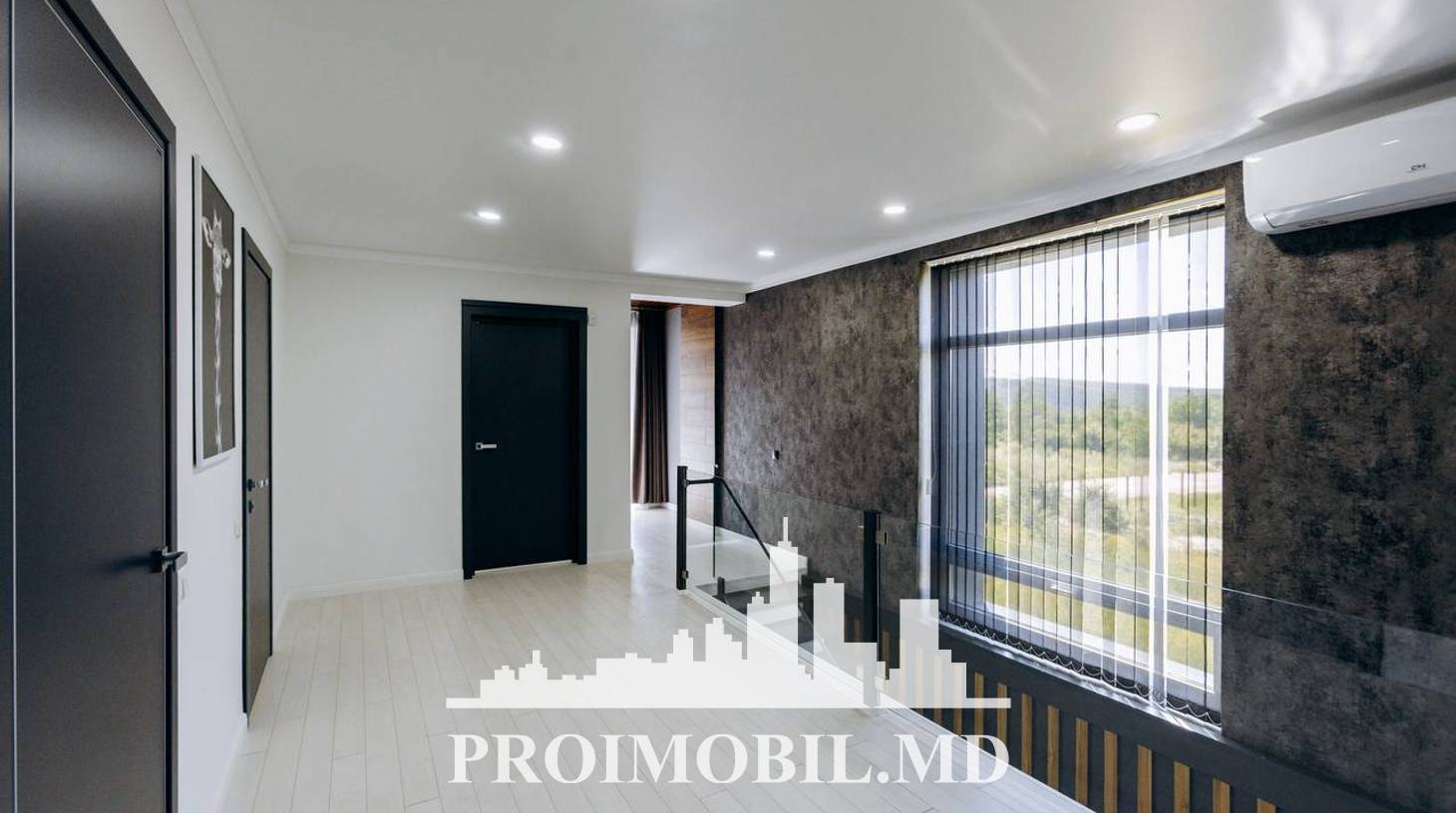 https://images.proimobil.md/AlgUXZPbl85IZU3w0rgF5ecsWhMXgDpYarxV4jxRWys/watermark:0.75:so:0:30:0.39/resize:fill:1460:816:1/gravity:ce/bG9jYWw6Ly8vZXN0YXRlL2xyLzk2YmQzMDc4LTFiOGEtNDNiOC1iOTYzLTg5NGI2MTJmNTk4Yi5qcGVn