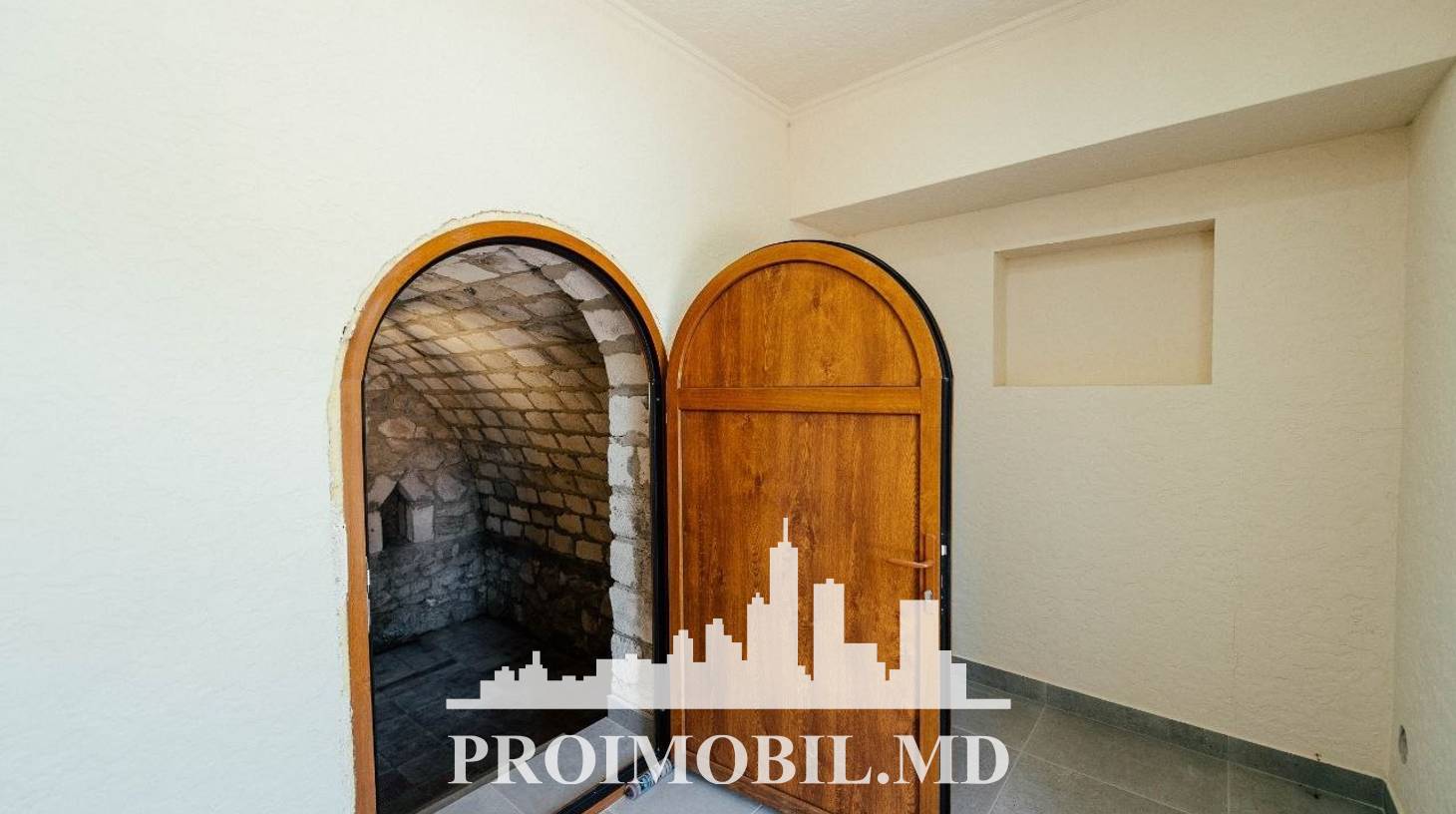 https://images.proimobil.md/AmVj_GMkd4SZh5EAMU9tt1TxgSXm7XFy-o_sx5QXSJY/watermark:0.75:so:0:30:0.39/resize:fill:1460:816:1/gravity:ce/bG9jYWw6Ly8vZXN0YXRlL2xyL2NhY2RiMDJjLWY1N2EtNDNkMC1iN2I3LWIwZTI4ZmY2YzI0OC5qcGVn