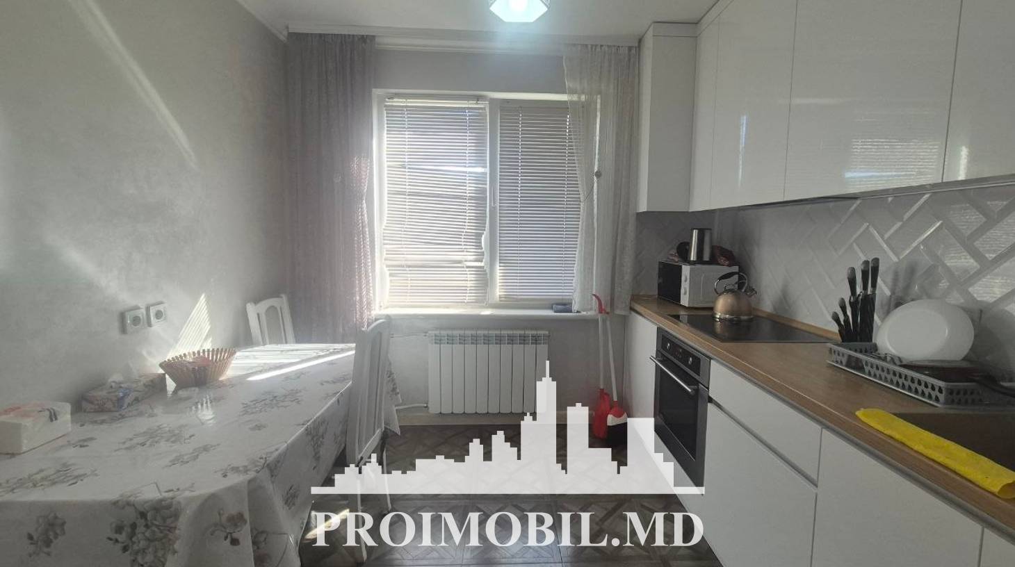https://images.proimobil.md/AnIe-oFN6sF9mjxY_QHcZYstK8wCJuHgt8niuZoj0K4/watermark:0.75:so:0:30:0.39/resize:fill:1460:816:1/gravity:ce/bG9jYWw6Ly8vZXN0YXRlL2xyLzdmY2ExZjA4LWUxYjEtNGVkZC1iNTBlLWNiZmUxZTExNTBkMi5qcGVn