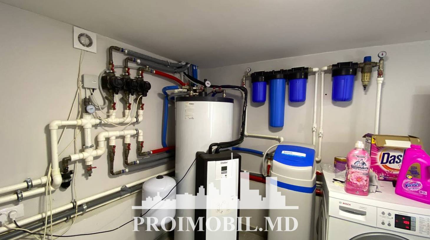 https://images.proimobil.md/AnltynjIDBbpCIBxEoEB5ZKyK_VM-WZnAFipGF0Y0XE/watermark:0.75:so:0:30:0.39/resize:fill:1460:816:1/gravity:ce/bG9jYWw6Ly8vZXN0YXRlL2xyL2IzZjE1ZDQ4LTk1MDgtNDYwNy04YmE0LTc0OTVlMTI4NmVjNS5qcGVn