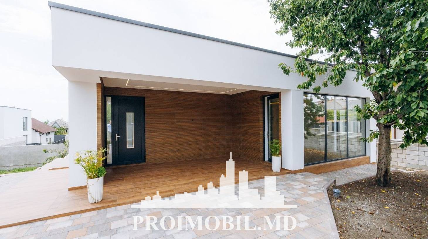 https://images.proimobil.md/Ao_Zt4wMW6a-ydIkvKz11MbSokUVRkDb3xUg4styzfM/watermark:0.75:so:0:30:0.39/resize:fill:1460:816:1/gravity:ce/bG9jYWw6Ly8vZXN0YXRlL2xyLzBjZTIwNTJmLTVhNjgtNDM1MC1hNzk0LTEwODk3MzQxN2U5Mi5qcGVn