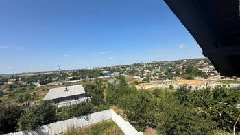 https://images.proimobil.md/ApMaBGG9TKBrSxZMwmS-a_mNrbmSeYOOUvAY-TkUGcA/resize:fill:350:198:1/gravity:ce/bG9jYWw6Ly8vZXN0YXRlL2xyLzQxMDVmODI0LTFkNmEtNDRkNS1iNjk1LWQ2YzQ4N2Q1MTNmMC5qcGVn