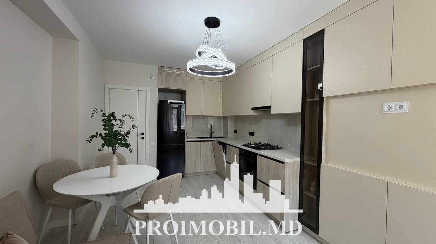 https://images.proimobil.md/Asb3K2jjmFanb3EpB1Lq3kEKGzArllH67-X_2U08ozE/watermark:0.75:so:0:30:0.39/resize:fill:1460:816:1/gravity:ce/bG9jYWw6Ly8vZXN0YXRlL2xyL2VlZWJmMmFhLWMxNWYtNGRiNS04MGVmLTgyMjNmNmVlNDAxMC5qcGVn
