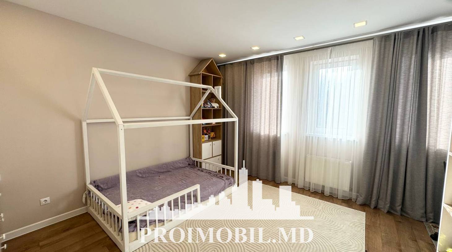 https://images.proimobil.md/Ax5HBBSn0XkYxrf6ajKM3VZkYaL9US-K_IUaU4u2dg0/watermark:0.75:so:0:30:0.39/resize:fill:1460:816:1/gravity:ce/bG9jYWw6Ly8vZXN0YXRlL2xyLzdiZGVkYTJhLWI5MTYtNDc1ZS1hYmJmLWNiY2Q5NDQxOTZhZC5qcGVn