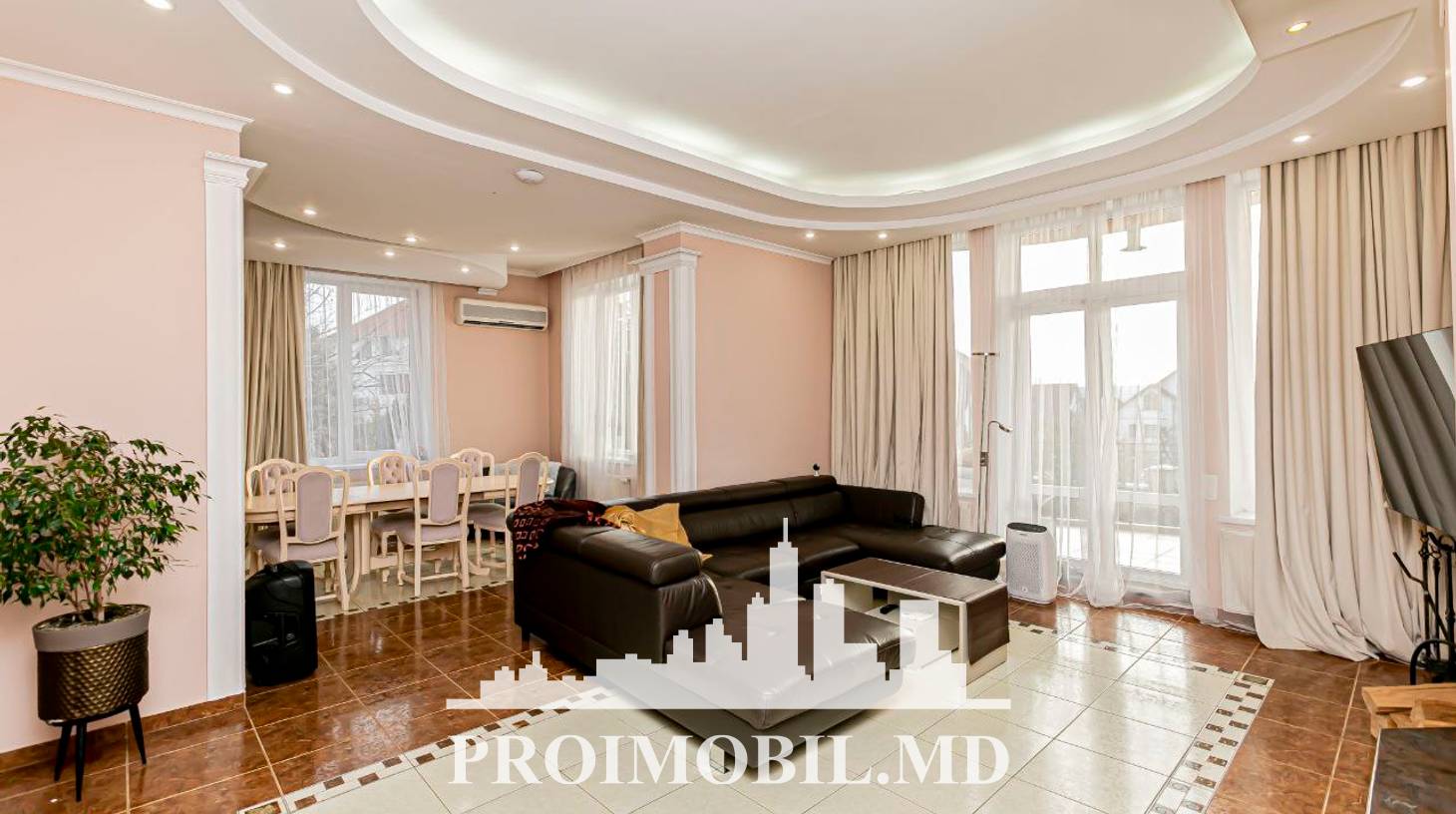 https://images.proimobil.md/B1MHoOEXpGVyg72bWsuoQ_G2jPHgJ1fhd3Uf7aZ7cBc/watermark:0.75:so:0:30:0.39/resize:fill:1460:816:1/gravity:ce/bG9jYWw6Ly8vZXN0YXRlL2xyL2M5YjhlZGIxLTczYWItNDNhZS04MWM3LTY1ZTc2NGUyYWIxYi5qcGVn