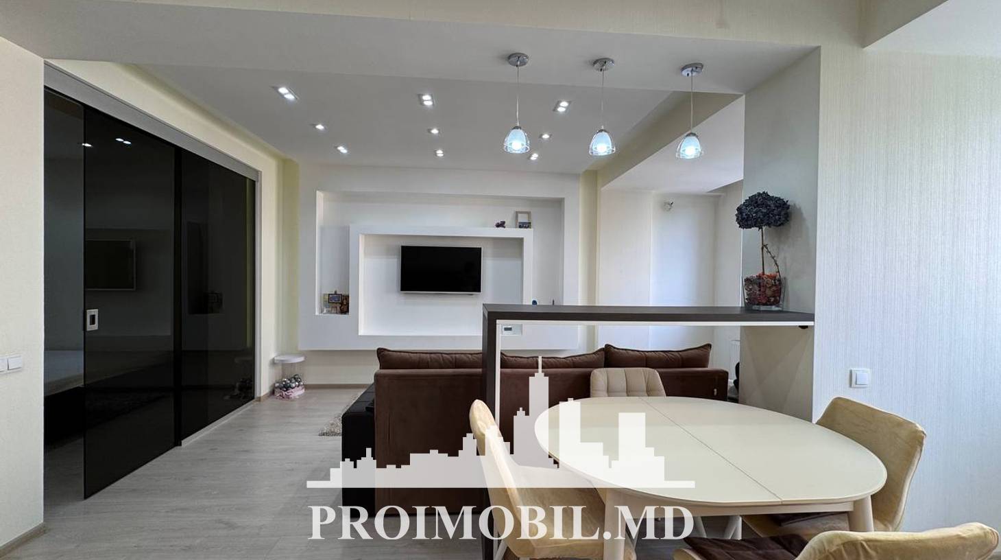 https://images.proimobil.md/B1ju72ozwF4Z7ruXUhV84urvxCJTRlaY6vvNVhQNLsY/watermark:0.75:so:0:30:0.39/resize:fill:1460:816:1/gravity:ce/bG9jYWw6Ly8vZXN0YXRlL2xyL2VkZTcyZDFhLWE1NDQtNDVkOS04ZjI4LTk3YTcxMmY4MDY0Ni5qcGVn