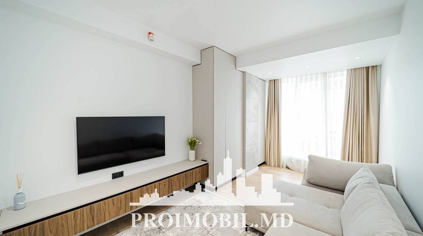 https://images.proimobil.md/B1lkM1tYfzzKVmFI7-KOKDlAhULMF_bbq5A6-osHJXw/watermark:0.75:so:0:30:0.39/resize:fill:1460:816:1/gravity:ce/bG9jYWw6Ly8vZXN0YXRlL2xyLzQ5ZTJiZmUxLTkzNzItNDRmZC04NDRjLWFmYTgzOWZiMzMyYi5qcGVn