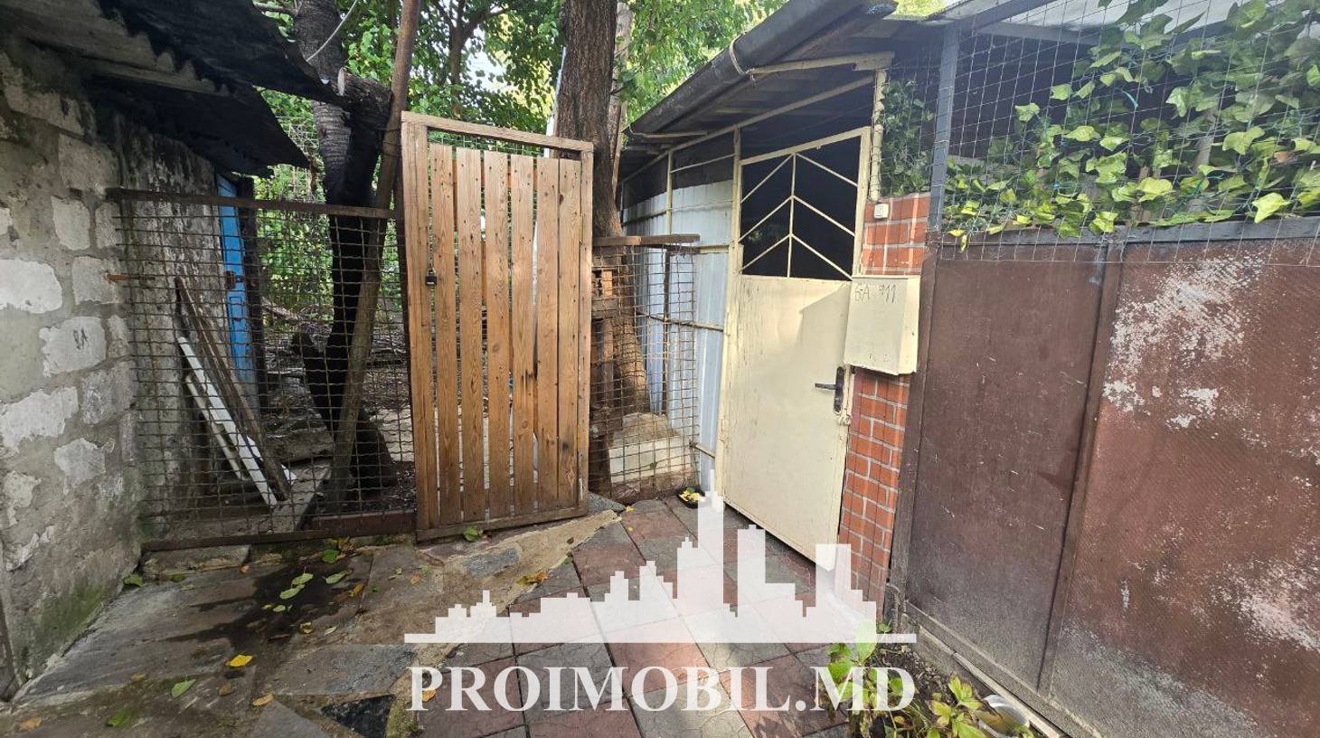 https://images.proimobil.md/B2L9VS5q7eX2s4uqqCRXV2mNwNU_oOFVuexYcVQQO80/watermark:0.75:so:0:30:0.39/resize:fill:1460:816:1/gravity:ce/bG9jYWw6Ly8vZXN0YXRlL2xyLzhhMmM0N2ExLTVmMmMtNGRmZS04MTJjLTg5NTNmMjMzMDBhNi5qcGVn