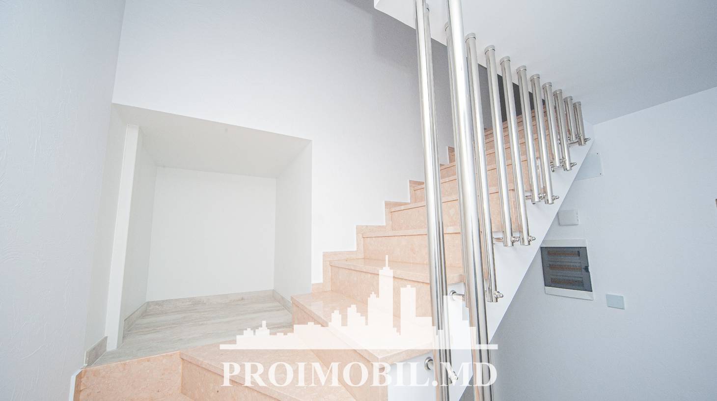https://images.proimobil.md/B3BcluTxxtdn_ecaG-ui8f410F8mMi4pHznlL5tIooA/watermark:0.75:so:0:30:0.39/resize:fill:1460:816:1/gravity:ce/bG9jYWw6Ly8vZXN0YXRlL2xyL2M2NzJkNTA3LTQ5N2ItNDYwNi1iNjYyLTY3OTg0OTgyZTgyZi5qcGVn