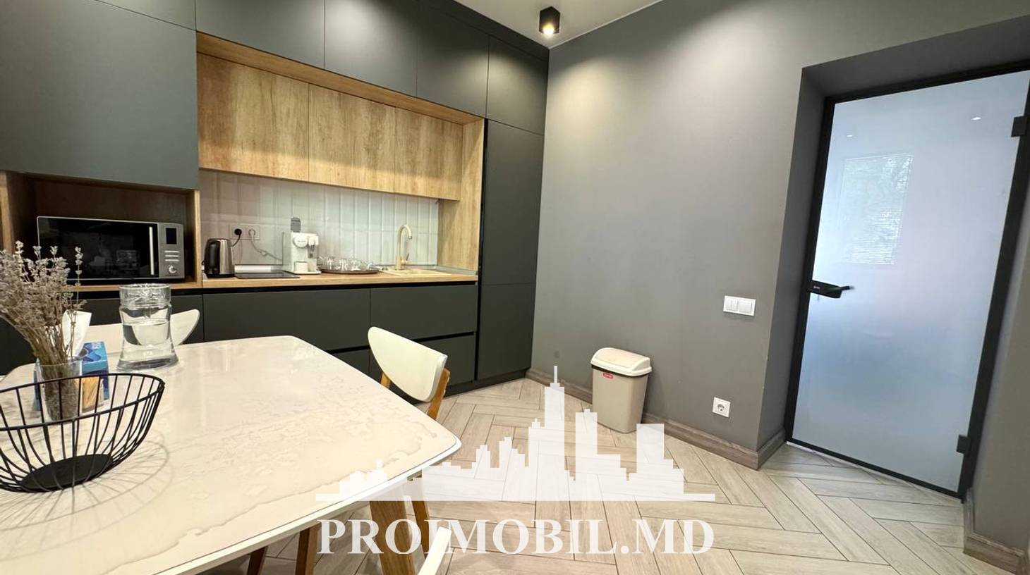 https://images.proimobil.md/B4ZvMYPVwMyUS2ga1DML5Ppqn3qyaGwMIb7wqzL120I/watermark:0.75:so:0:30:0.39/resize:fill:1460:816:1/gravity:ce/bG9jYWw6Ly8vZXN0YXRlL2xyLzE2OTM0YzE3LTViNDAtNGQ4YS1iY2RjLTg3YTNiM2YyNGViNS5qcGVn