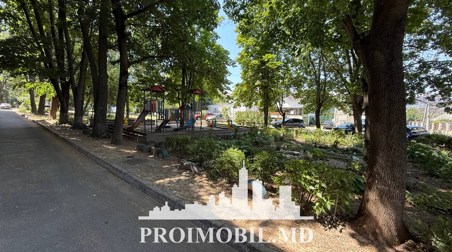 https://images.proimobil.md/B6sjibta-a2qMOnwej6Xwf6INuGXbcmVN1kzOfOSfkE/watermark:0.75:so:0:30:0.39/resize:fill:1460:816:1/gravity:ce/bG9jYWw6Ly8vZXN0YXRlL2xyLzAwNDVjZDk0LTE4NDEtNDI3Ny04NWNlLTM3NmIxY2MwYjU0Yy5qcGVn