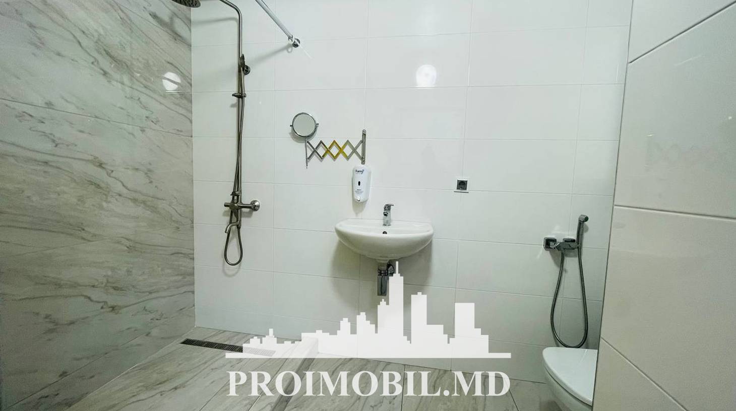 https://images.proimobil.md/BGMCy9Kj5Q9ptML0TAR4RqWfbJBQUeTg9YO6DazTWNw/watermark:0.75:so:0:30:0.39/resize:fill:1460:816:1/gravity:ce/bG9jYWw6Ly8vZXN0YXRlL2xyLzlkYmU0Nzc4LTM5MTctNDA4NS04MzJlLWE2NGUzMDIyOTM1Yi5qcGVn