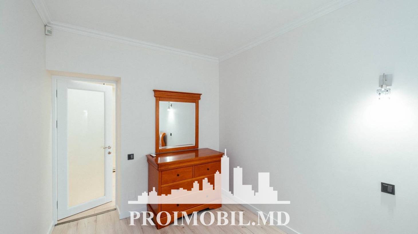 https://images.proimobil.md/BKpB_2Py5Z7upeCloyjR9wyeZ7jbWmLtWwq9jU446Wg/watermark:0.75:so:0:30:0.39/resize:fill:1460:816:1/gravity:ce/bG9jYWw6Ly8vZXN0YXRlL2xyLzRkMGM4NjMxLTFiNzQtNDJiNi05N2ZhLWJlMjk5YWY0ZTE5YS5qcGVn