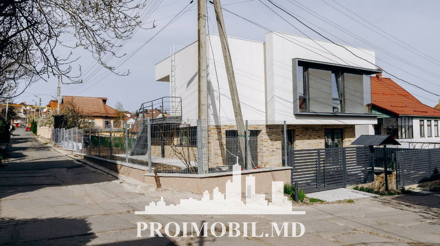 https://images.proimobil.md/BLSEhUMcL90GHpHQzFz1mC1x7srJ6lAiUbzHgrM4Zv4/watermark:0.75:so:0:30:0.39/resize:fill:1460:816:1/gravity:ce/bG9jYWw6Ly8vZXN0YXRlL2xyLzY3NzUxZWY2LWMzNDktNDQ3Ni04OTI5LTFhMWQwNDYzN2FjOC5qcGVn