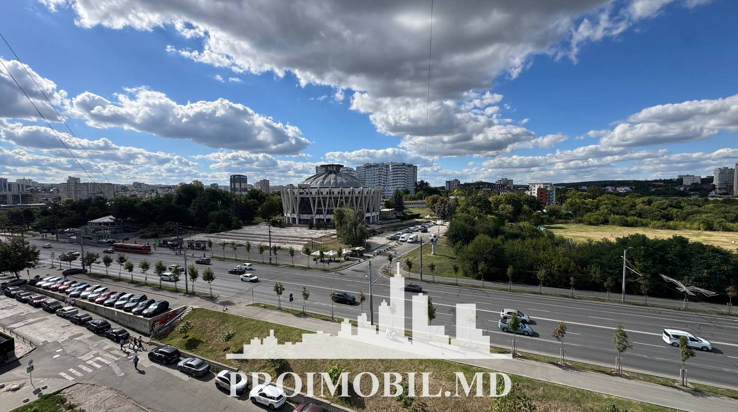 https://images.proimobil.md/BOQ9ybAHfMf3mxuXHrpaA6zPfrGjLepCuC7dZoqY9rA/watermark:0.75:so:0:30:0.39/resize:fill:1460:816:1/gravity:ce/bG9jYWw6Ly8vZXN0YXRlL2xyL2EwOGE4NmVjLWI4OWMtNDM3Mi04MWYzLTU3MDU0MzNmYjUwMS5qcGVn