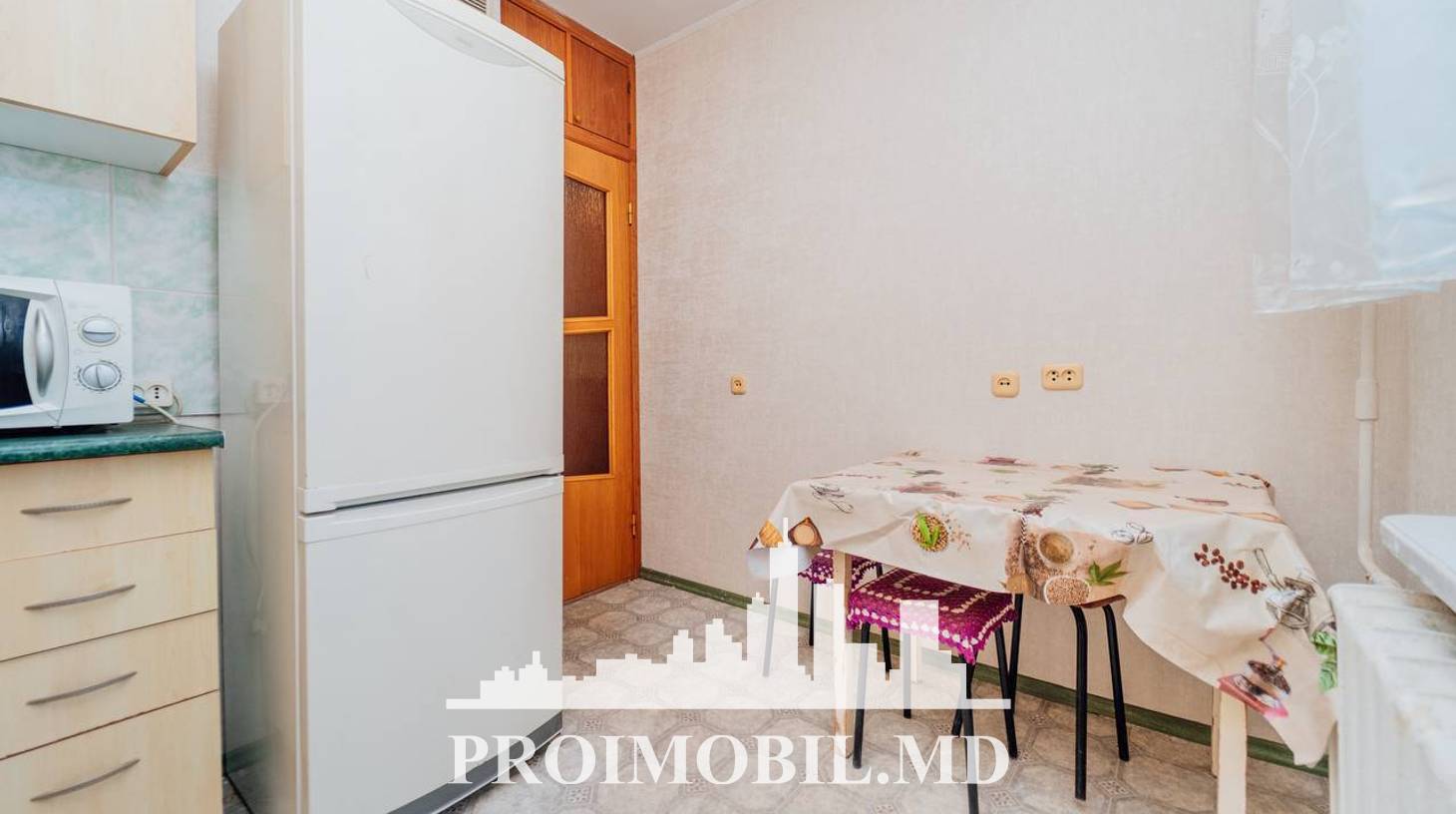 https://images.proimobil.md/BTJisa5eU0i70bOub3o3rofVOS2Iu2vxqh2ZwQUynf4/watermark:0.75:so:0:30:0.39/resize:fill:1460:816:1/gravity:ce/bG9jYWw6Ly8vZXN0YXRlL2xyL2JkNzgzOGI0LTE5MzEtNDNlOS05OGE5LTM0MjE4MTVjMTkwYS5qcGVn