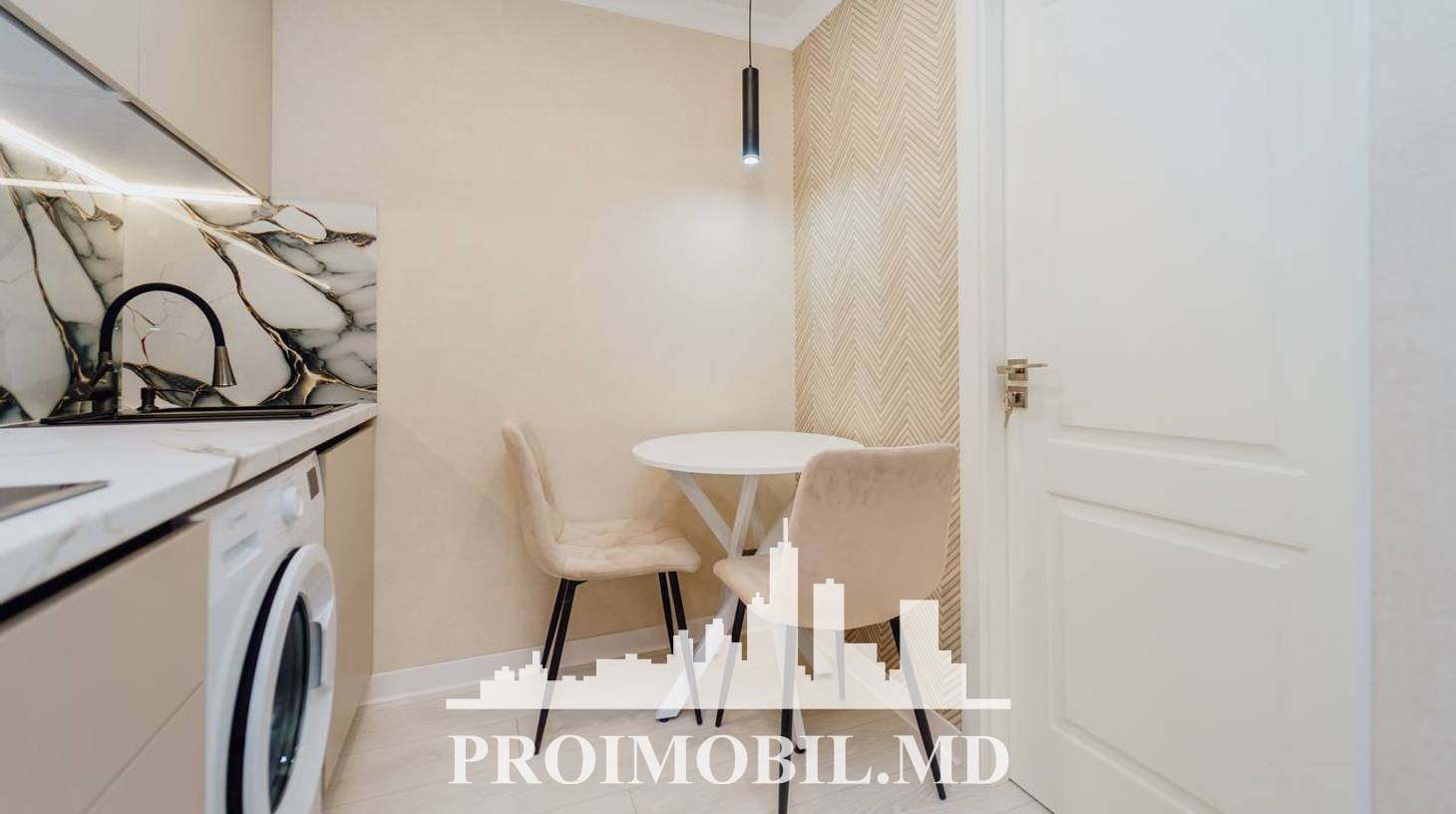 https://images.proimobil.md/BUPyoxWXYueyorraXuguo-h0K4gLiF6xkCrKa6kdy54/watermark:0.75:so:0:30:0.39/resize:fill:1460:816:1/gravity:ce/bG9jYWw6Ly8vZXN0YXRlL2xyLzVjZWVhMWZlLWJiOTAtNDliYy1iMGQxLTBmNzdiM2FlY2I3Yy5qcGVn