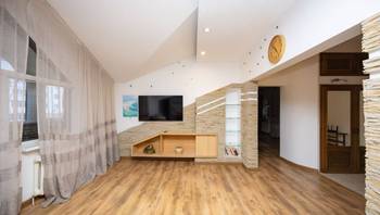 https://images.proimobil.md/BY90dFp1I_77jPQC7XsGbAIyXYeYUb-Vu2f39xouwic/resize:fill:350:198:1/gravity:ce/bG9jYWw6Ly8vZXN0YXRlL2xyLzk2OWFiZTgxLWVhYzItNGVmMC04NDAxLTRiMGU4YmIyYzJlMy5qcGVn