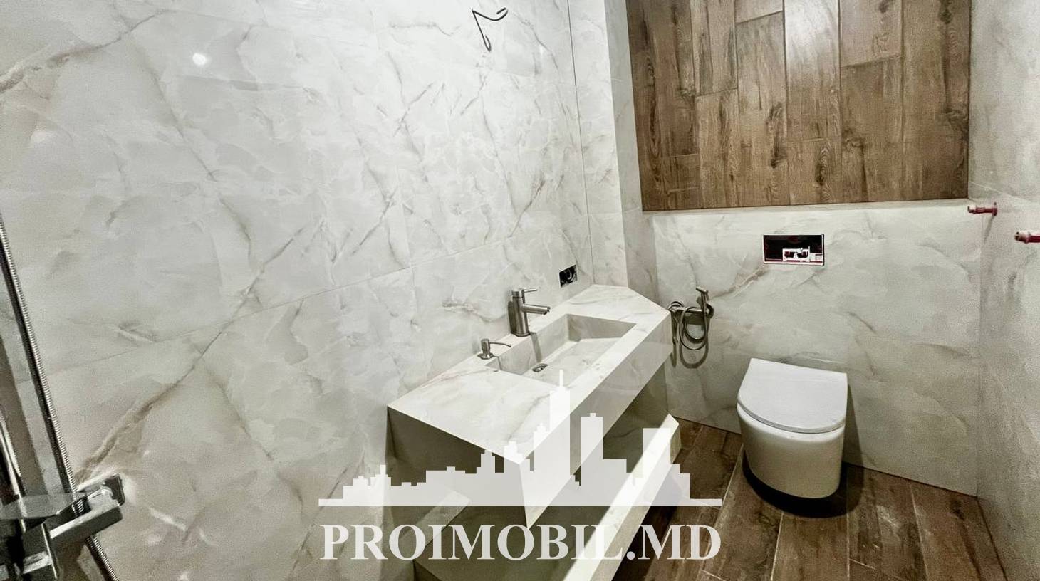 https://images.proimobil.md/BZIN19JeUncLFqd03DAFZoxxSzqb0bsztDbe598KLFk/watermark:0.75:so:0:30:0.39/resize:fill:1460:816:1/gravity:ce/bG9jYWw6Ly8vZXN0YXRlL2xyLzkxZjcxNDE1LTc0MjgtNGQ3OS1iNDhlLTk4NjJkOTNkNjA3OS5qcGVn