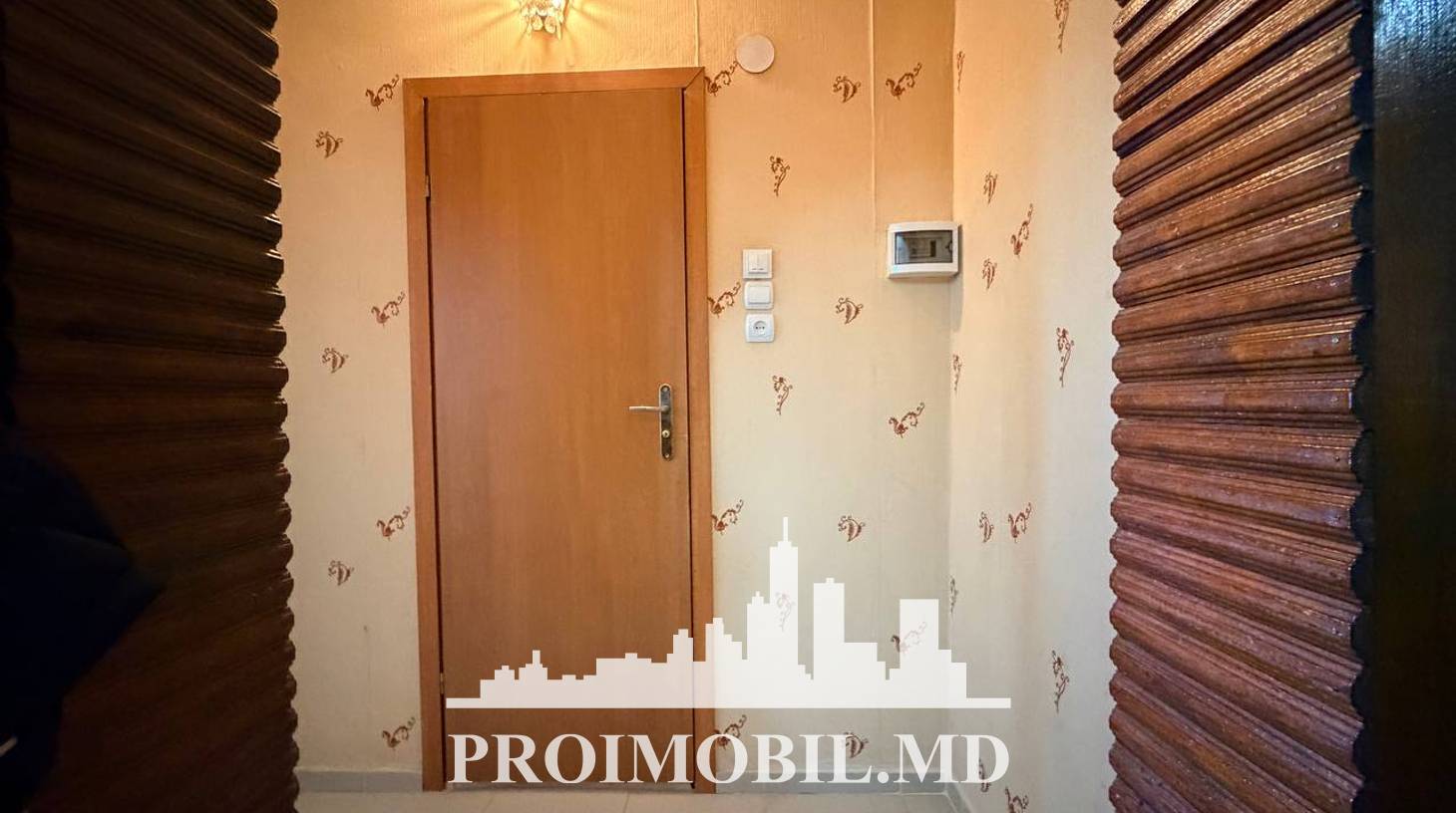 https://images.proimobil.md/BcZq-I577MRaUJsdwokSwUFZUVvlZei9Pr6J64TXywc/watermark:0.75:so:0:30:0.39/resize:fill:1460:816:1/gravity:ce/bG9jYWw6Ly8vZXN0YXRlL2xyL2UwNmFlYmUzLTJmNmItNDM3OS04YjAxLWU0ODdkNTMzNmRmYi5qcGVn