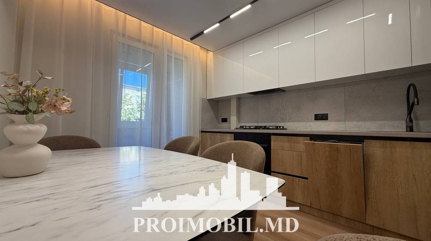 https://images.proimobil.md/BcmM5GZw29JcBvBEtW8s8N1VsKhZLDkPPFaUXDT5QNs/watermark:0.75:so:0:30:0.39/resize:fill:1460:816:1/gravity:ce/bG9jYWw6Ly8vZXN0YXRlL2xyLzFmOGM1ZDA4LWFkMmMtNDMyOC04Njc1LTcyM2UzNTIyYzlhNS5qcGVn