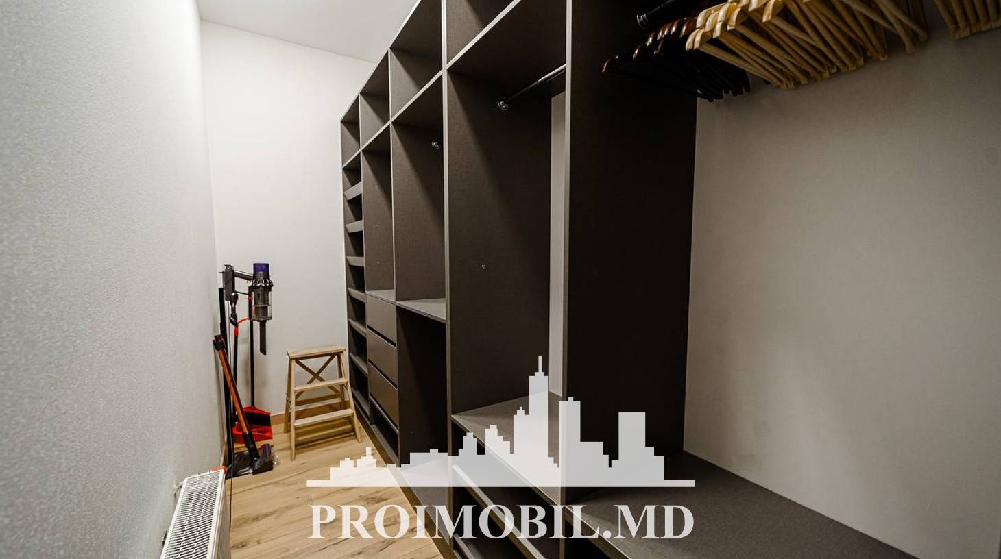 https://images.proimobil.md/Bf38aKNqX6oeHL8YFIk4c2hzhgbCx1_sRsyj5IKYtBU/watermark:0.75:so:0:30:0.39/resize:fill:1460:816:1/gravity:ce/bG9jYWw6Ly8vZXN0YXRlL2xyL2NlZDE4NTE2LTdjMmQtNDRjYS05OTAzLWI1MWYyNDJkMWQ2NS5qcGVn