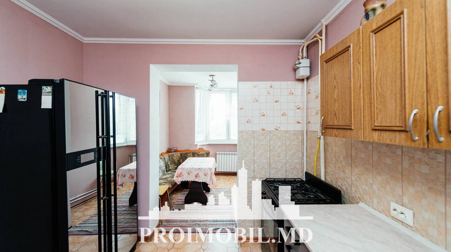 https://images.proimobil.md/BfJnvPu9_rXrbybYnXgE2cR3uTnTFPRnUPkEyhp5YyQ/watermark:0.75:so:0:30:0.39/resize:fill:1460:816:1/gravity:ce/bG9jYWw6Ly8vZXN0YXRlL2xyL2Q0NGU2MjRiLTNmMjQtNDkzYS1hODNkLThkNGNhYzIwM2ZhYi5qcGVn