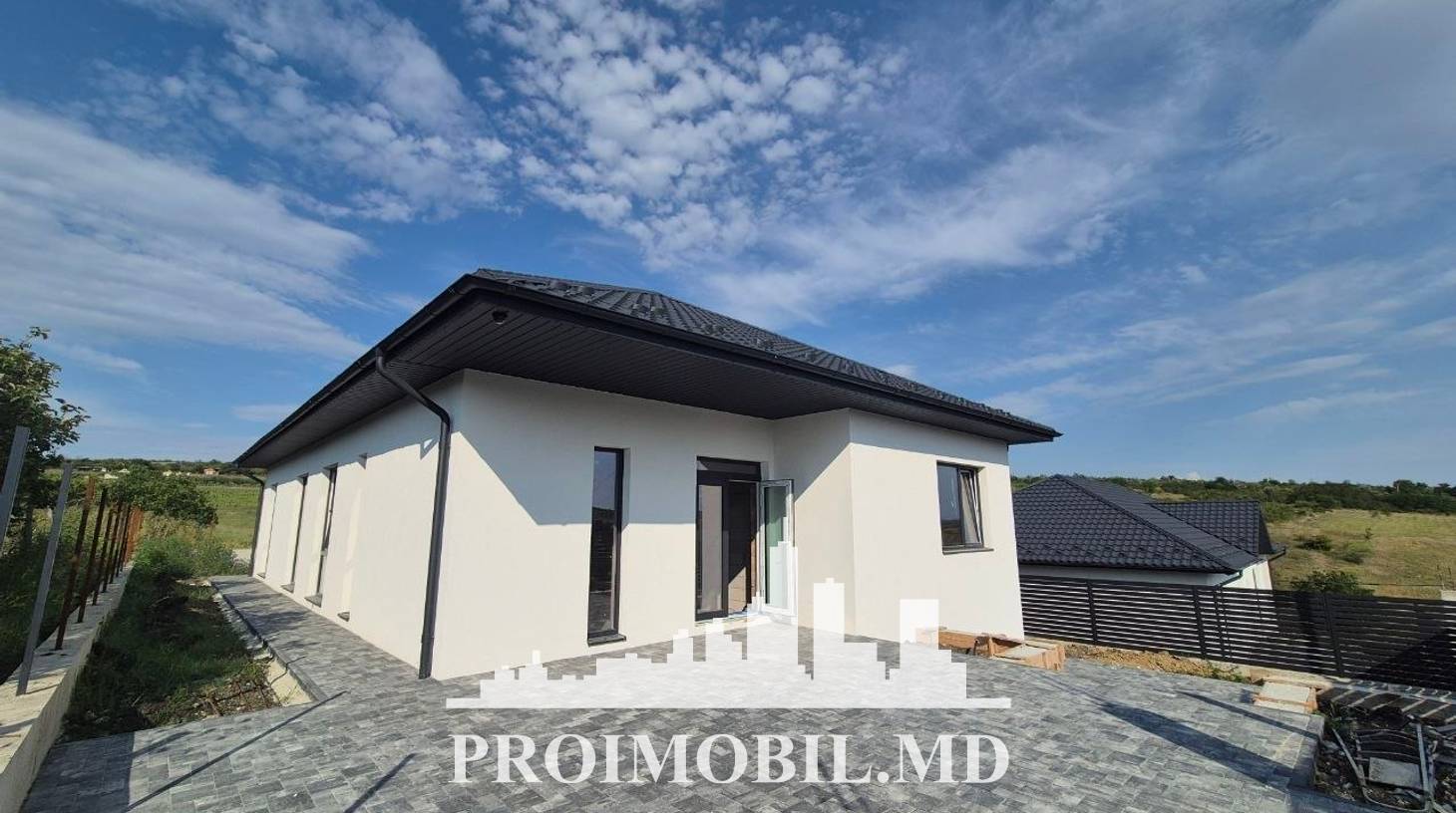 https://images.proimobil.md/BhfqLm7iDr34lpK55fnScFabhUcg1dsGMZ9oIZZ18-4/watermark:0.75:so:0:30:0.39/resize:fill:1460:816:1/gravity:ce/bG9jYWw6Ly8vZXN0YXRlL2xyLzgxYTk2NmY0LWQ5YjAtNDYxOS05MGZjLWI0ZTUwZGZhNzA1ZS5qcGVn