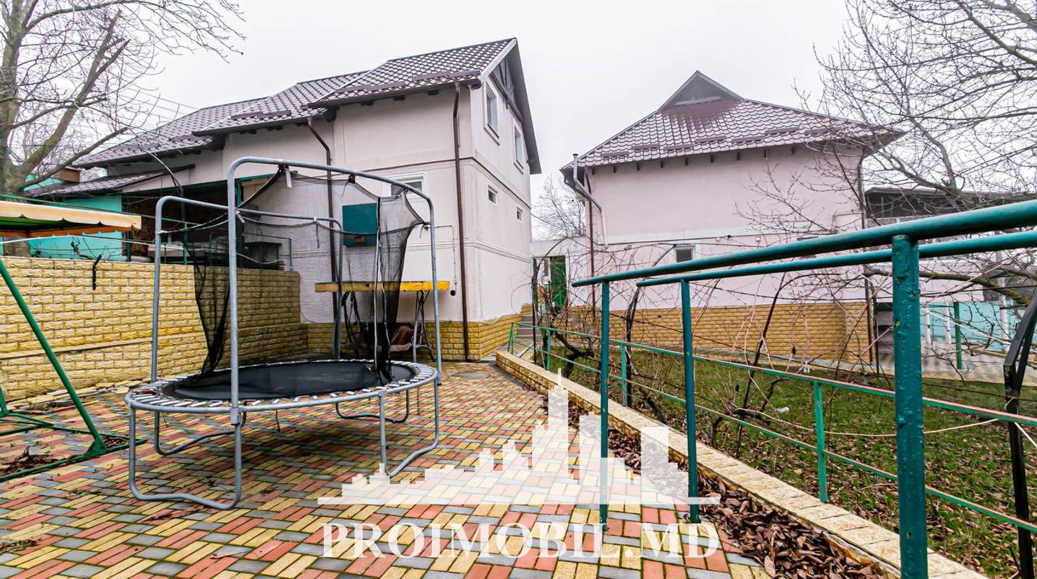 https://images.proimobil.md/BiGYj3t3yMGASUFHti8G465r2W9eYekzhPxba02ThnQ/watermark:0.75:so:0:30:0.39/resize:fill:1460:816:1/gravity:ce/bG9jYWw6Ly8vZXN0YXRlL2xyLzljOGU1MTQxLTkyOGQtNGZjNC1iNTgzLTFjNTMxOGYzOGRiMy5qcGVn