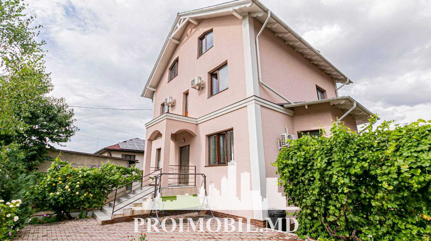 https://images.proimobil.md/Boe4AcilbQjZfjR3_3SonuFwh_iNE8d5vfaPk56piho/watermark:0.75:so:0:30:0.39/resize:fill:1460:816:1/gravity:ce/bG9jYWw6Ly8vZXN0YXRlL2xyLzE5YTc1NmZiLTExMzktNGI4My1iNmNkLWQ0NTgwM2YzZWNmMi5qcGVn