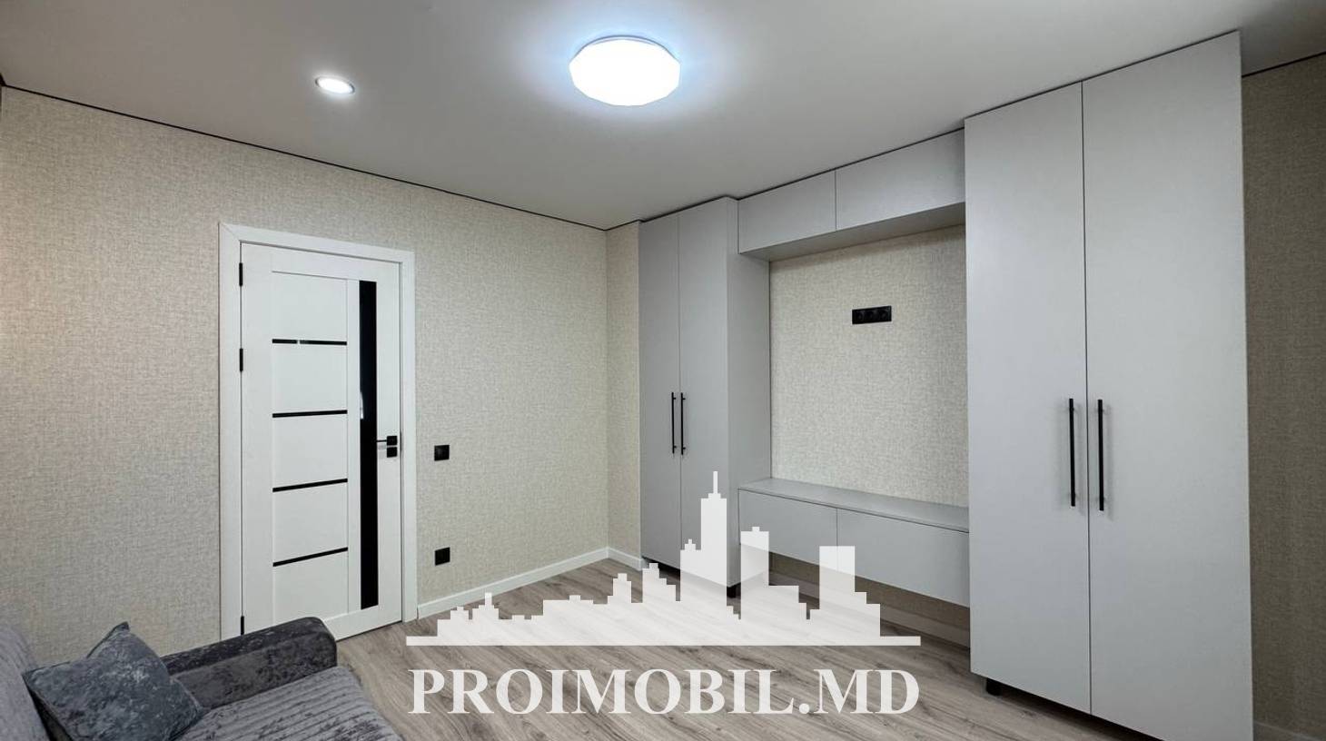 https://images.proimobil.md/BsK6VyHniO-riWhb0O2NBEEG0QRSi0COYG8VzIQrj44/watermark:0.75:so:0:30:0.39/resize:fill:1460:816:1/gravity:ce/bG9jYWw6Ly8vZXN0YXRlL2xyLzdiZWVlZDQ5LTFkMzEtNDZkNS04OTMwLTYyMDExODNlNDQ2NS5qcGVn