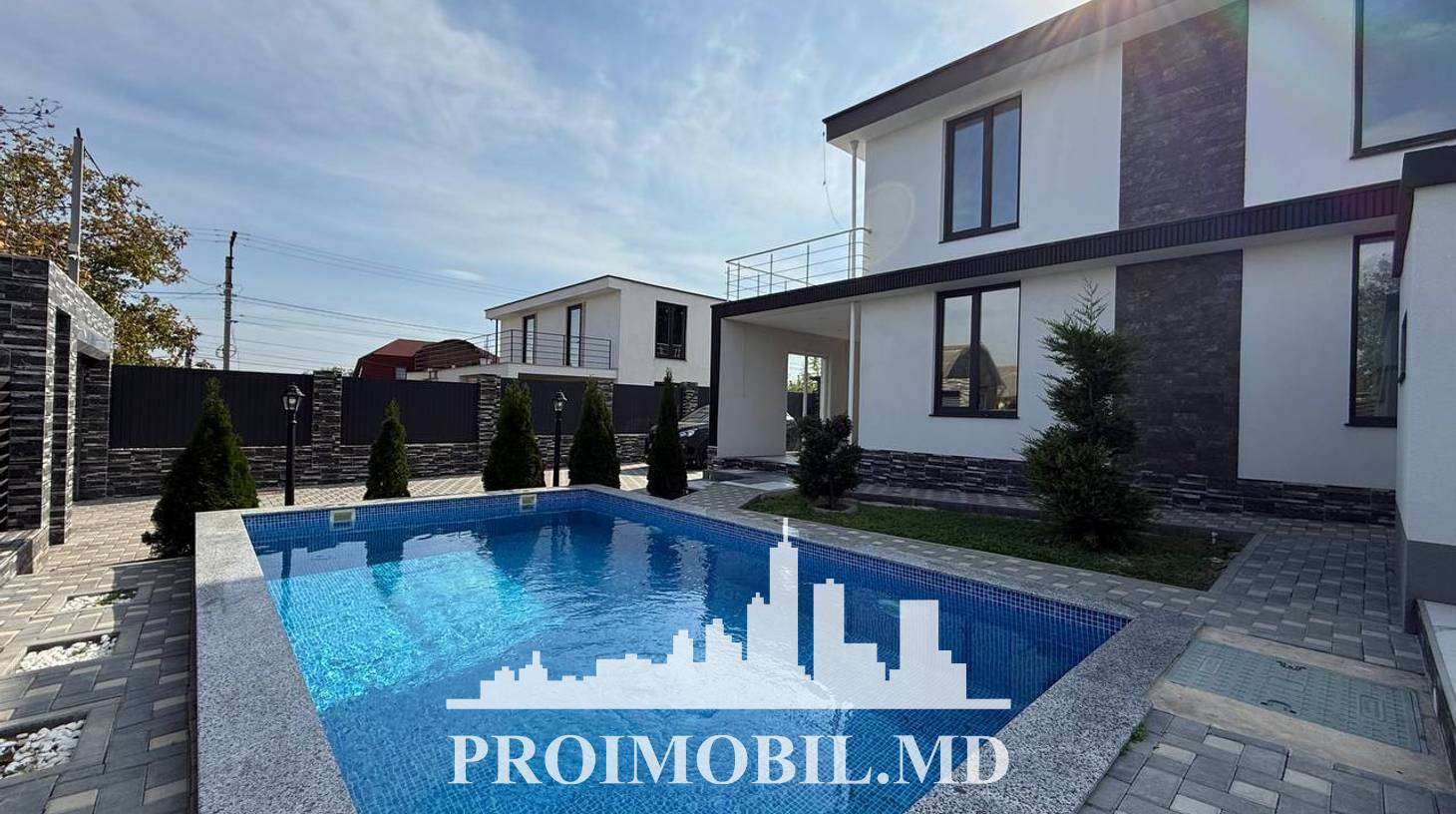 https://images.proimobil.md/Bta-Y6Qzd8q2VtMesm5HAFwz2wtDwl0dekxymVvNweg/watermark:0.75:so:0:30:0.39/resize:fill:1460:816:1/gravity:ce/bG9jYWw6Ly8vZXN0YXRlL2xyL2RlNDJlYWQ0LWQyY2YtNGFjMi1iMWI0LTI5YTY3ZGRmMmZjZC5qcGVn