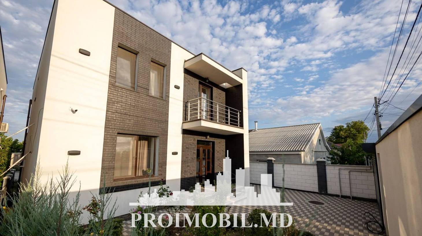 https://images.proimobil.md/C-2eFKrWMqSmucLeihbzyJ07Eov5XvlUz4S4R9v36JE/watermark:0.75:so:0:30:0.39/resize:fill:1460:816:1/gravity:ce/bG9jYWw6Ly8vZXN0YXRlL2xyLzNmZGY1OGI1LTNiM2EtNGE2Zi1hNGY4LTQxMjA2ZjY0MDhiZS5qcGVn