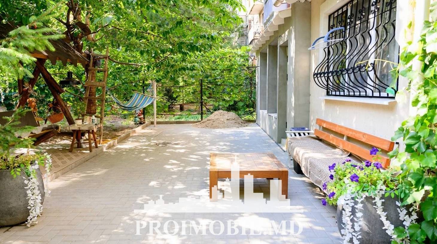https://images.proimobil.md/C0uYLcnmfMMO6k_rXlDhYGHCRsjXJz7ZPav5S4LlE_8/watermark:0.75:so:0:30:0.39/resize:fill:1460:816:1/gravity:ce/bG9jYWw6Ly8vZXN0YXRlL2xyLzI4ZjNlMDAyLTk5MDQtNDVjZC05ODcyLTA1NjViMmM5MzExNS5qcGVn