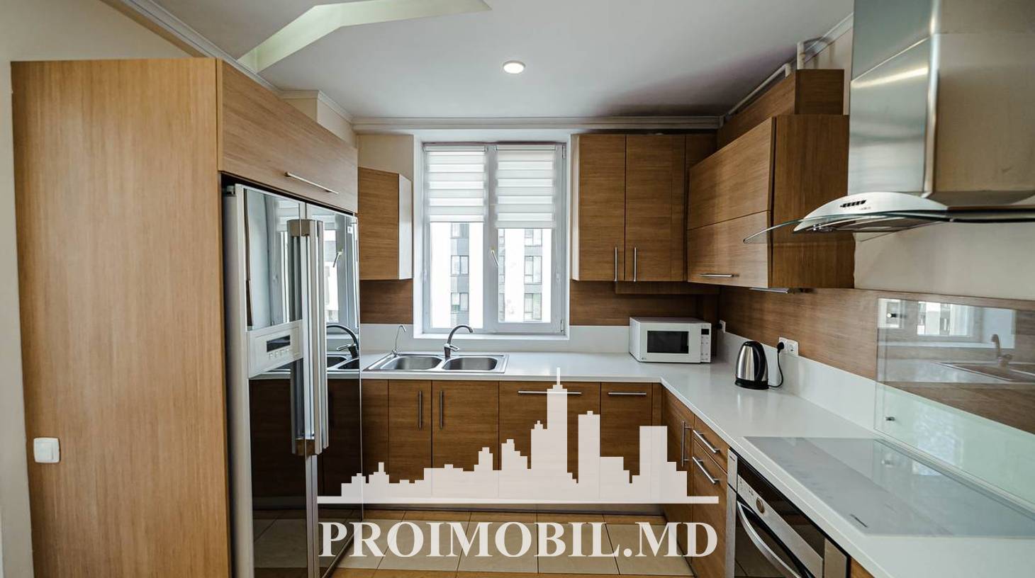 https://images.proimobil.md/C5936elLdKviYBUqglYQajKg0U5q6FE9O1cRgKS2VHY/watermark:0.75:so:0:30:0.39/resize:fill:1460:816:1/gravity:ce/bG9jYWw6Ly8vZXN0YXRlL2xyLzBkNTEwOWMwLWVjMmYtNDY3Yy05ZmU4LWFhZWFmOTZlZGQ2ZC5qcGVn