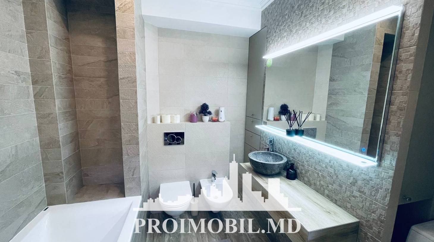 https://images.proimobil.md/C7NzUDw4pfkyY6BqmkGu6yYxxmRT7hR0DzMhC8mCw2o/watermark:0.75:so:0:30:0.39/resize:fill:1460:816:1/gravity:ce/bG9jYWw6Ly8vZXN0YXRlL2xyLzJiNDkzZDk2LWE2YWYtNGY4NC05YjViLTkxMjNkOTNiYmNmNS5qcGVn